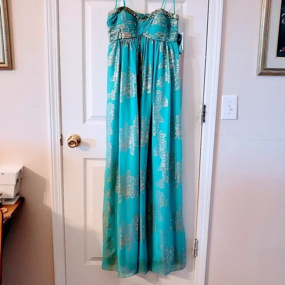 BNWT Strapless Floor Length Formal SO Lightweight & Gorgeous! (Straps included) - Picture 3 of 16